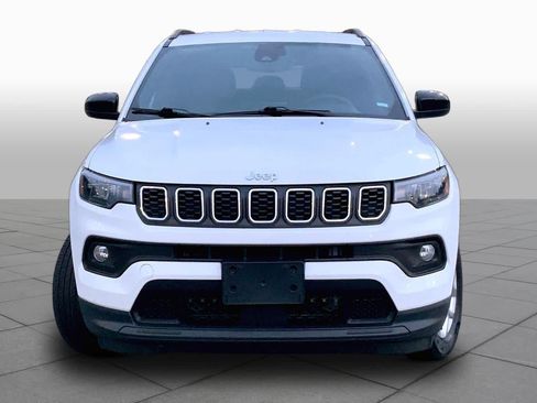 Used 2024 Jeep Compass Latitude AWD/4WD image 4