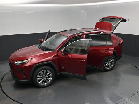 Used 2022 Toyota RAV4 XLE Premium FWD image 20