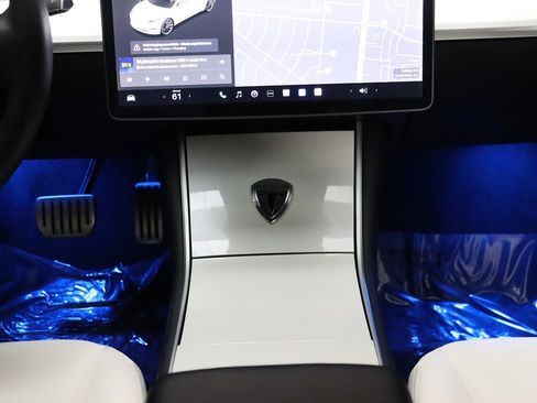 Used 2020 Tesla Model 3 Performance image 19