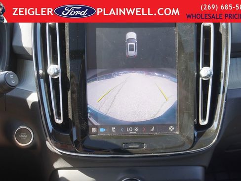 Used 2023 Volvo XC40 B5 Plus w/ Protection Package Premier image 20