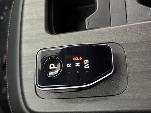Used 2025 Nissan Ariya AWD image 27