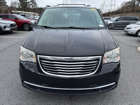 Used 2014 Chrysler Town & Country Touring-L w/ Driver Convenience Group image 2