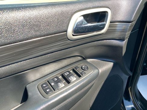 Used 2022 Jeep Grand Cherokee Laredo X AWD/4WD image 22