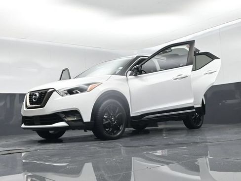 Used 2020 Nissan Kicks SR w/ SR Premium Package FWD image 69