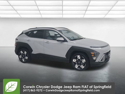 Used 2025 Hyundai Kona SEL image 1