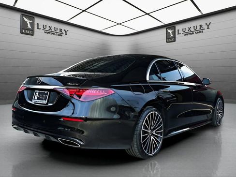 Used 2022 Mercedes-Benz S 500 4MATIC w/ AMG Line Package image 8