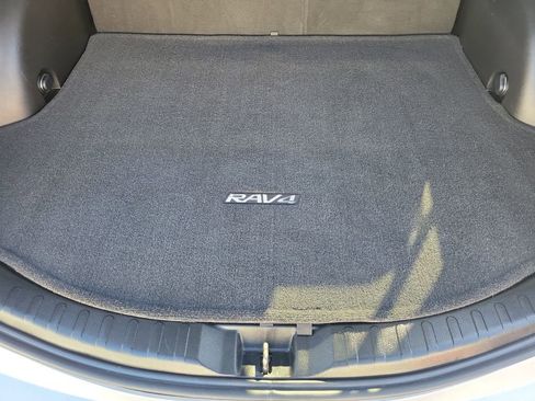 Used 2016 Toyota RAV4 XLE image 9