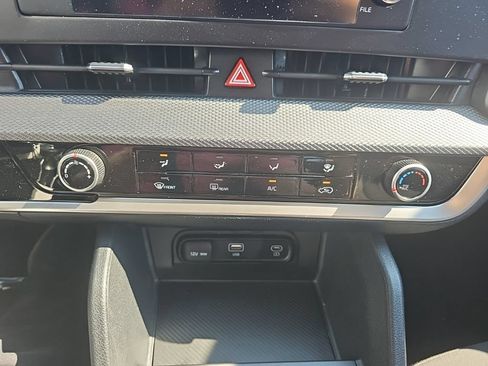 Used 2025 Kia Sportage LX FWD image 37
