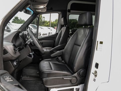 Used 2023 Mercedes-Benz Sprinter 2500 image 25