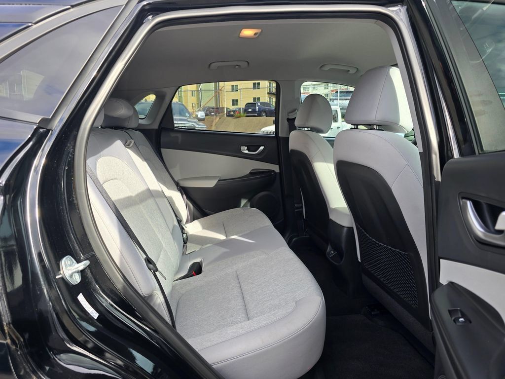 Used 2023 Hyundai Kona SE FWD image 12