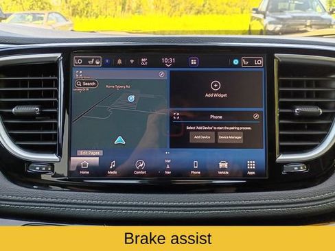 Used 2026 Chrysler Pacifica Limited FWD image 16