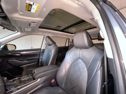 Used 2021 Toyota Highlander Platinum AWD/4WD image 22