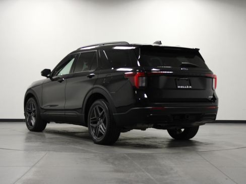 Used 2025 Ford Explorer ST-Line w/ ST-Line Street Pack AWD/4WD image 6