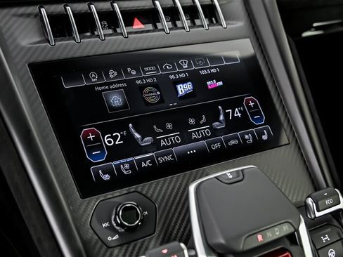 Used 2023 Lamborghini Urus Performante AWD/4WD image 32