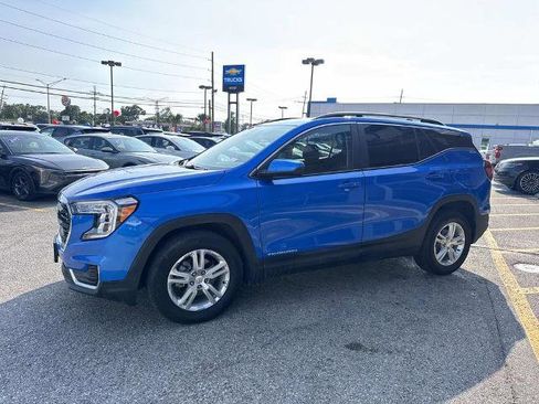 Used 2024 GMC Terrain SLE w/ Driver Convenience Package FWD image 4