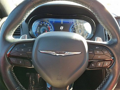 Used 2023 Chrysler 300 C image 19