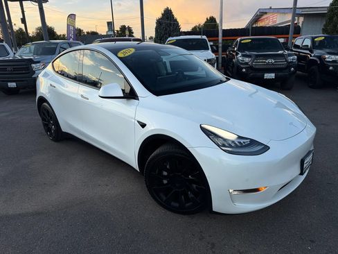 Used 2021 Tesla Model Y Long Range AWD/4WD image 3