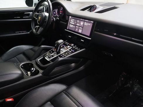 Used 2021 Porsche Cayenne image 11