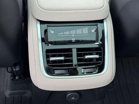 Certified 2026 Volvo XC90 T8 Ultra w/ Lounge Package AWD/4WD image 22