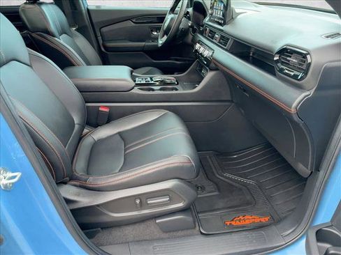 Used 2025 Honda Pilot TrailSport image 24