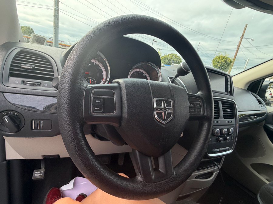 Used 2019 Dodge Grand Caravan SE FWD image 29