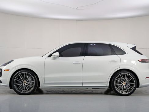 Used 2019 Porsche Cayenne Turbo image 9