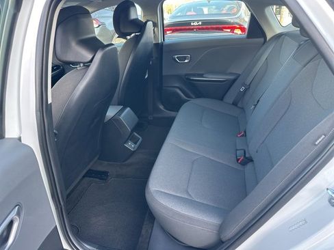 Used 2025 Kia K4 LXS image 40