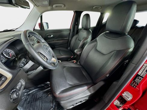 Used 2016 Jeep Renegade Latitude FWD image 12