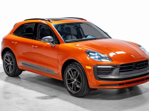 Used 2023 Porsche Macan T image 3