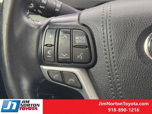 Used 2019 Toyota Highlander XLE image 30