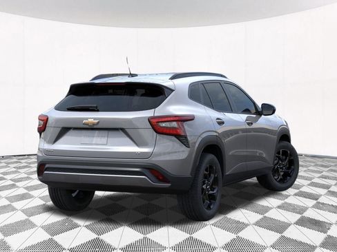 New 2026 Chevrolet Trax LT w/ Midnight Edition FWD image 10