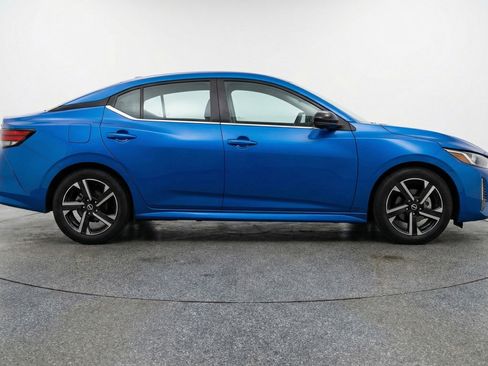 Used 2025 Nissan Sentra SV image 11