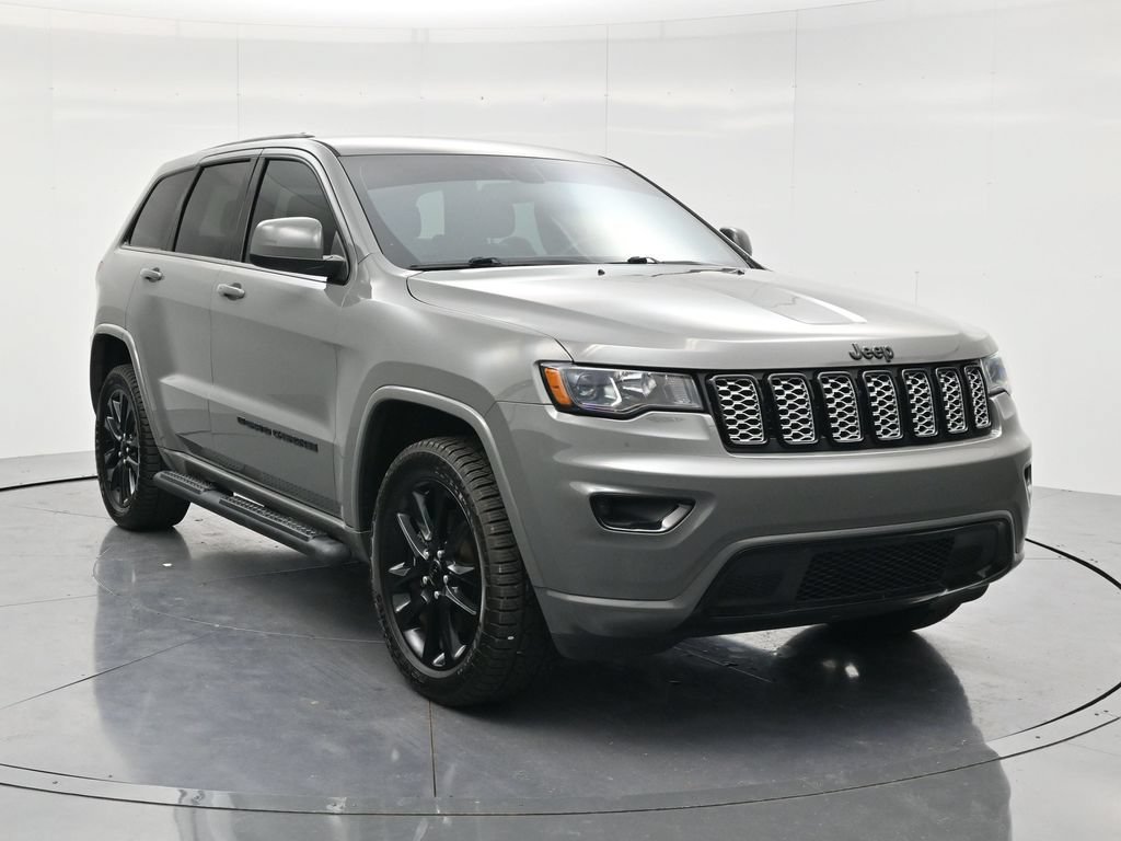 Used 2022 Jeep Grand Cherokee Laredo X AWD/4WD image 3