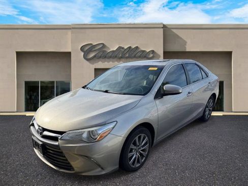 Used 2017 Toyota Camry XLE w/ Moonroof Package FWD image 8