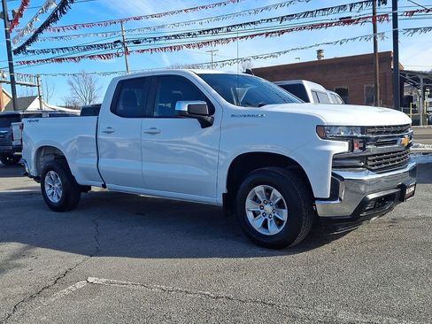 Used 2020 Chevrolet Silverado 1500 LT w/ Trailering Package image 4