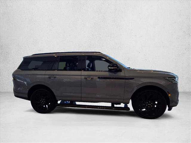 New 2027 Lincoln Navigator Reserve w/ Jet Appearance Package AWD/4WD image 5