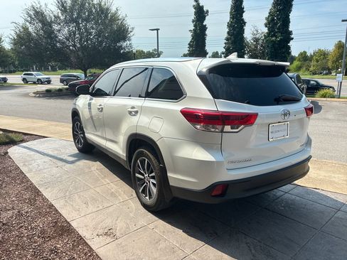 Used 2019 Toyota Highlander XLE AWD/4WD image 6
