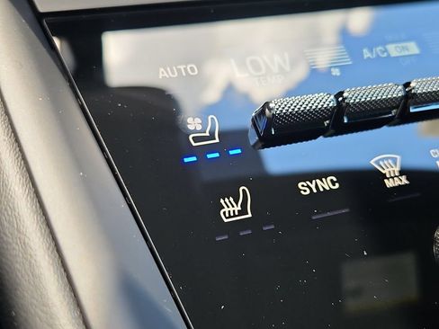 Certified 2025 Porsche Macan 4 Electric AWD/4WD image 24
