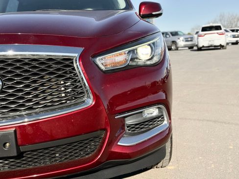 Used 2019 INFINITI QX60 Luxe w/ Essential Package image 10