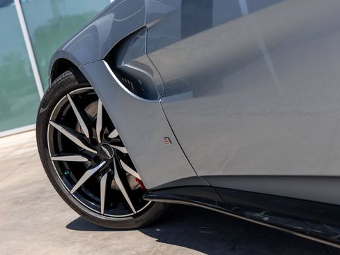 Used 2019 Aston Martin V8 Vantage Coupe RWD image 14