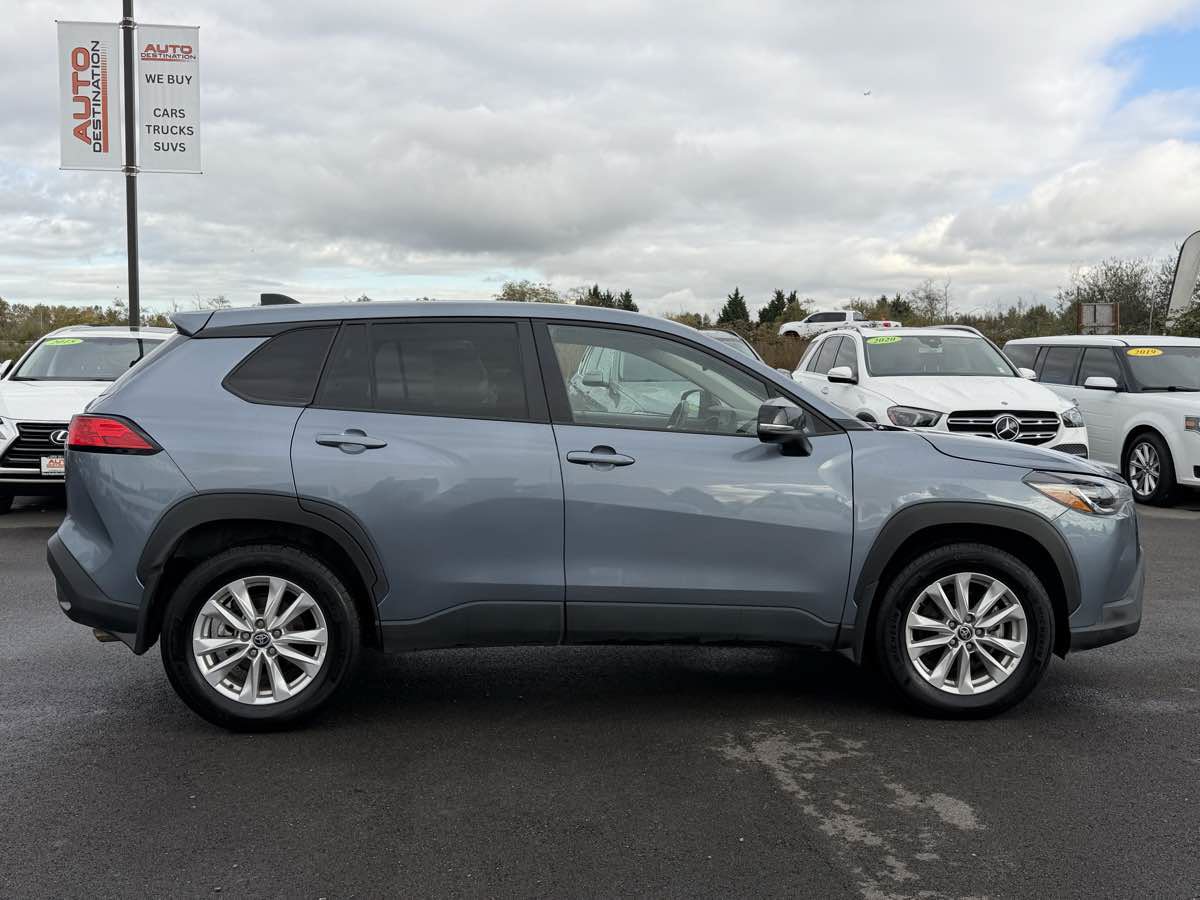 Used 2025 Toyota Corolla Cross LE AWD/4WD image 9