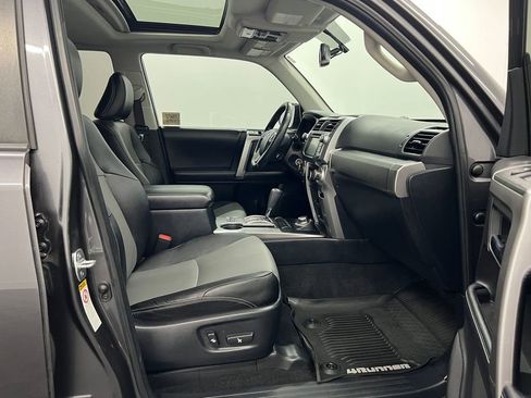 Used 2018 Toyota 4Runner SR5 Premium image 28