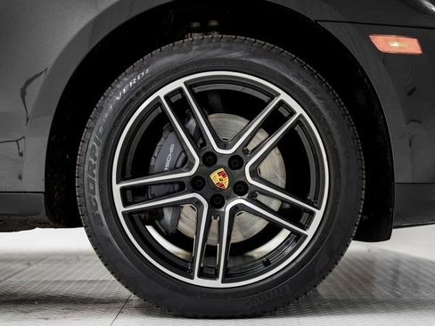Certified 2021 Porsche Macan AWD/4WD image 30