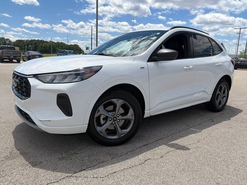 Used 2023 Ford Escape ST-Line w/ Tech Pack #1 AWD/4WD image 3