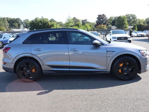 Used 2021 Audi e-tron Premium w/ Convenience Plus Package image 4