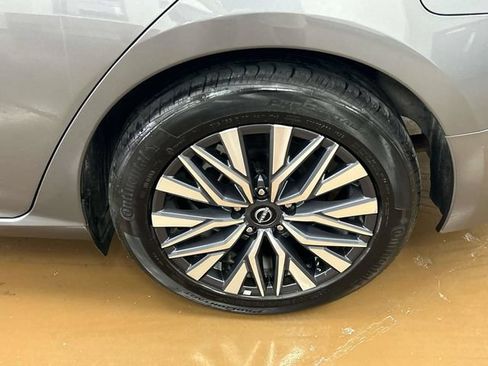 Used 2025 Nissan Altima 2.5 SV FWD image 12