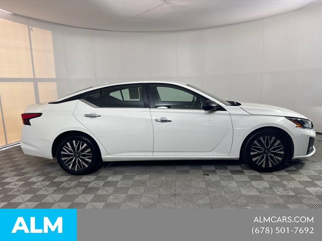 Used 2025 Nissan Altima 2.5 SV FWD image 4