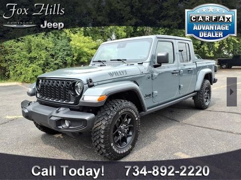 Used 2025 Jeep Gladiator Sport AWD/4WD image 3