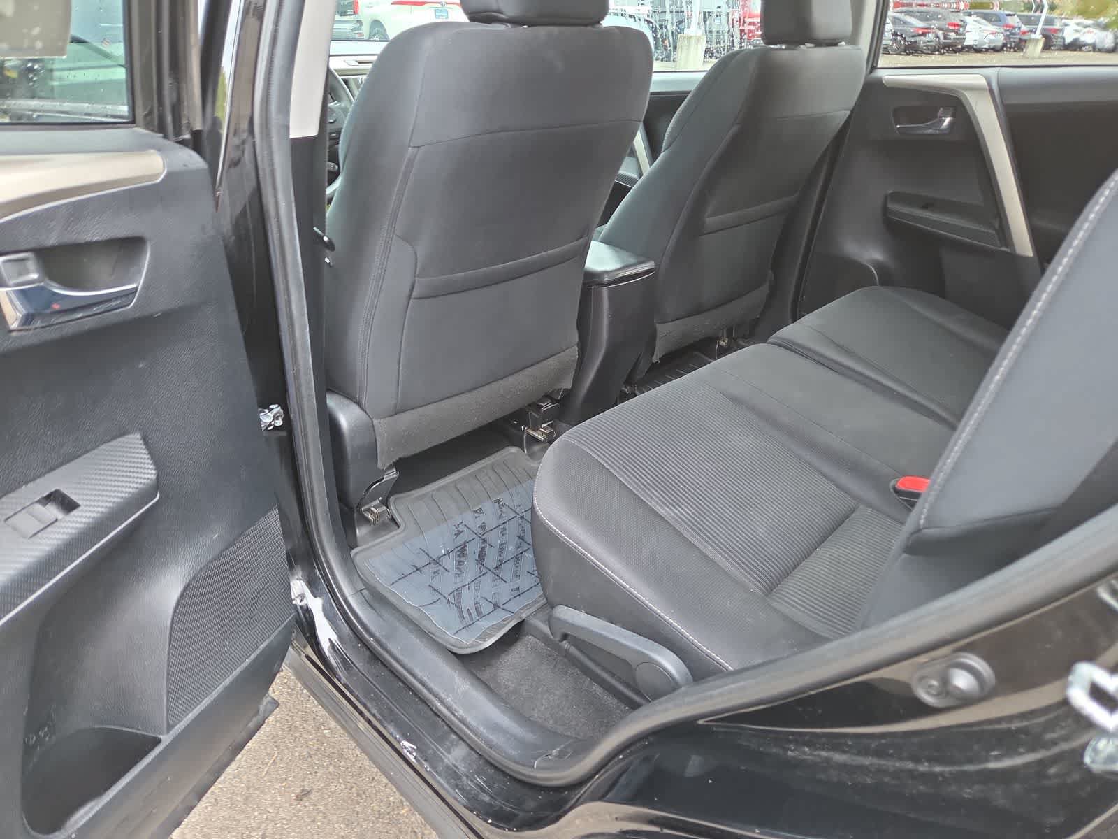 Used 2015 Toyota RAV4 XLE AWD/4WD image 20