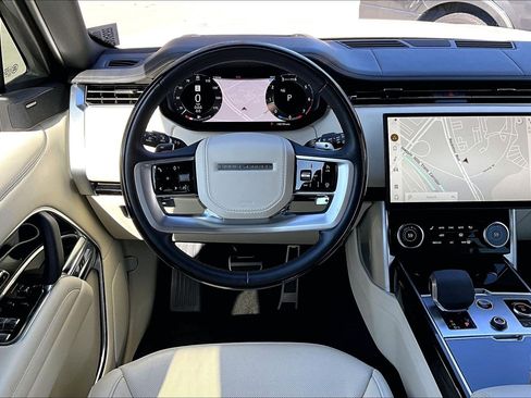 Used 2023 Land Rover Range Rover Long Wheelbase SE image 4